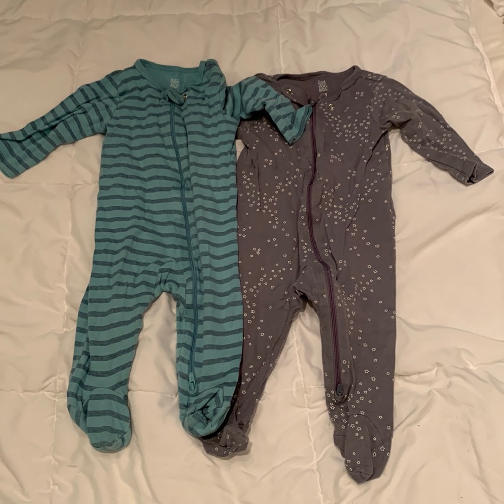 2 pair of Carter’s 6mo Footie Pajamas
